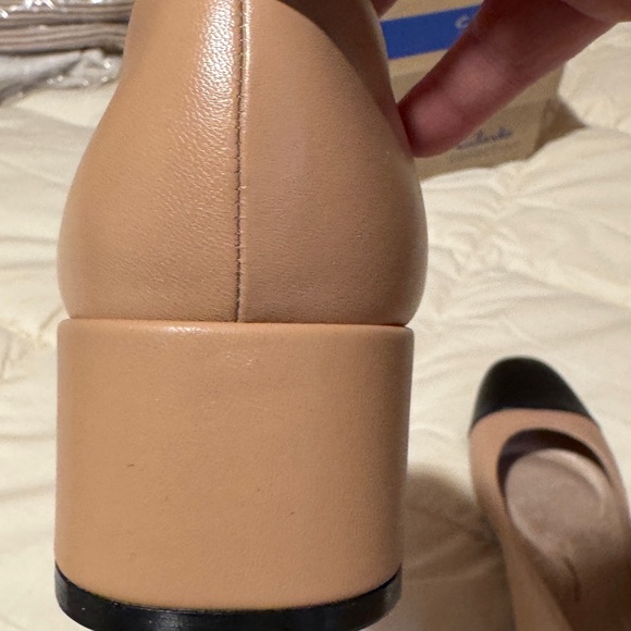 Clarks Tan and Black Block Heels - Picture 5 of 7